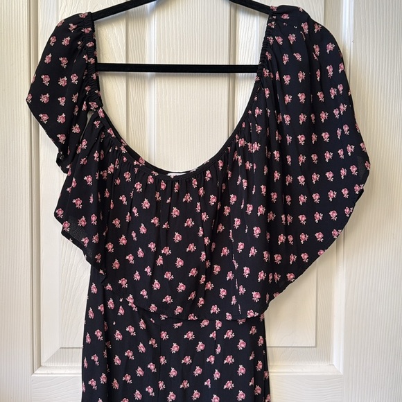 Flynn Skye Ruffle Off shoulder Floral Jumpsuit Small Black - Picture 5 of 9